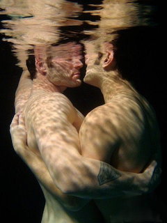 underwater kiss