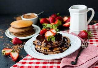 chocolate coverd pancakes with strawberries