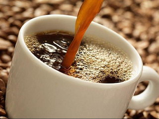 Sirviendo-café