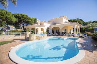 Luxury traditional style villa, garden and pool in the Algarve