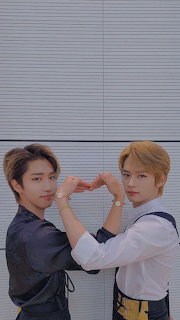 <3