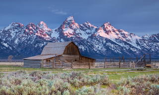 Grand-Tetons-moulton-barn