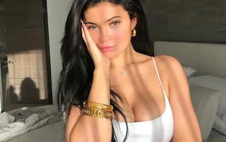 Kyliejenner-53502900-21793438023783-gNL7 cover.jpg