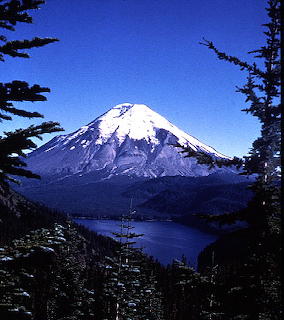 Volcano-mtsthelens after