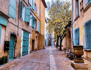 Manosque (alpes de haute provence) est une cite millenaire typiq