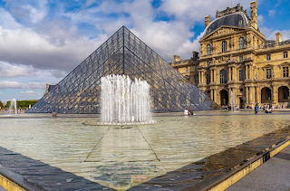Paris - Pirâmide Museu do Louvre