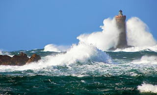 Le-phare-du-four-a-porspoder-stephanelannuzel